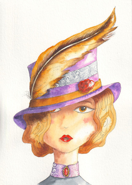 Un visage de femme blonde vu de face, elle porte un chapeau mauve à plume et un col en en dentelle.