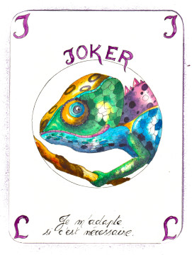 Un caméléon sur une carte joker.