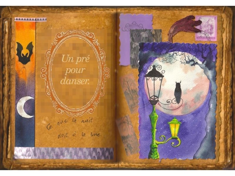 Un hibou est posé sur un réverbère sur fond de grosse lune rosâtre. Aquarelle dans un grimoire.
