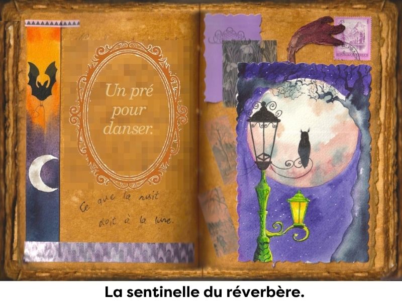 Un hibou est posé sur un réverbère sur fond de grosse lune rosâtre. Aquarelle dans un grimoire.